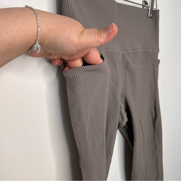 Athleta Salutation Stash Pocket Rib 7/8 Tight ribbed leggings size small - Picture 5 of 9